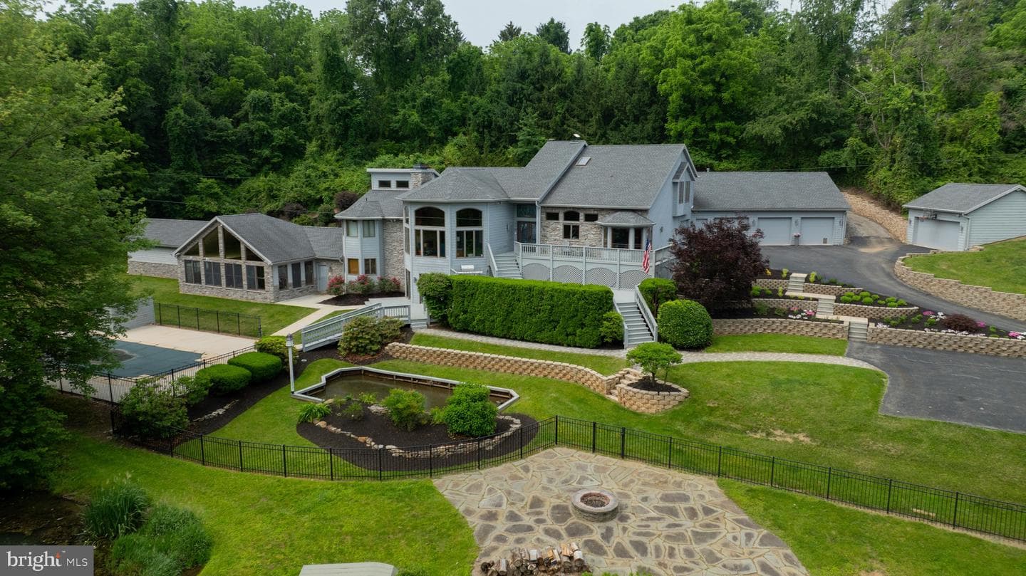 3020 Pond Drive photo 3