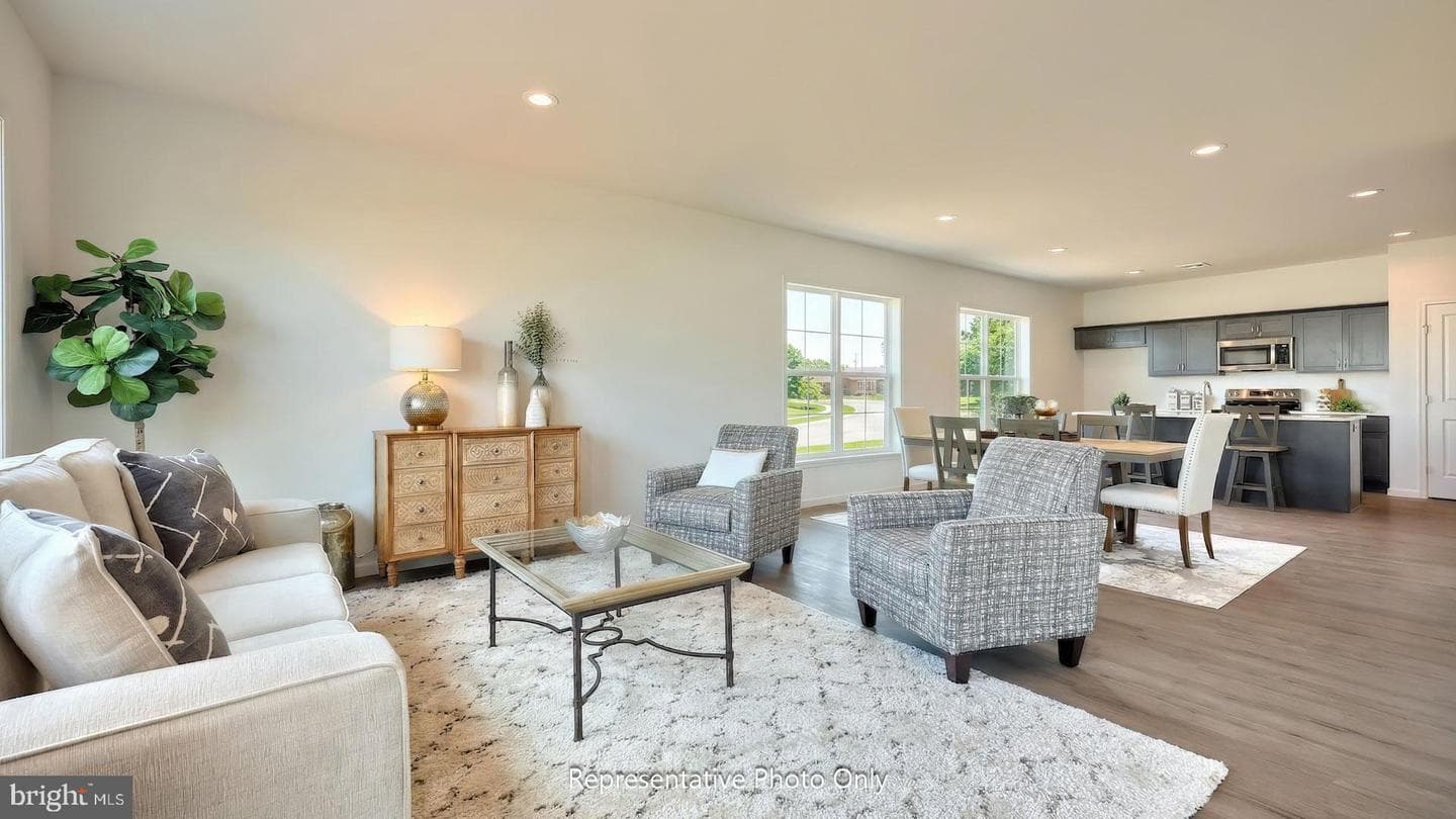 7481 Saint Patrick Court photo 4