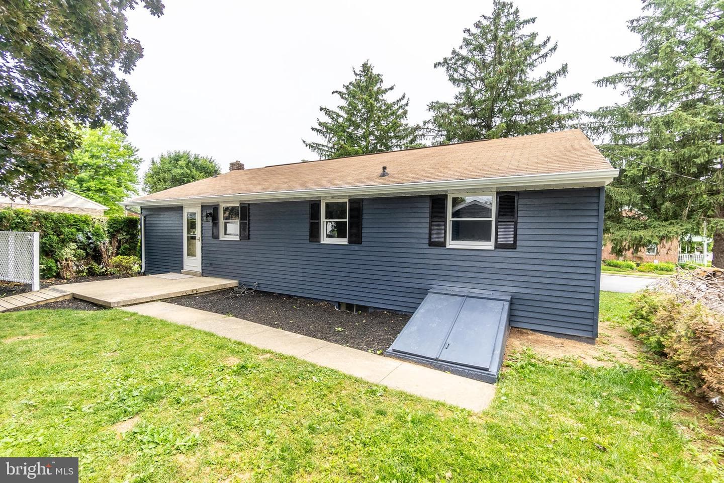 575 Grant Drive photo 25