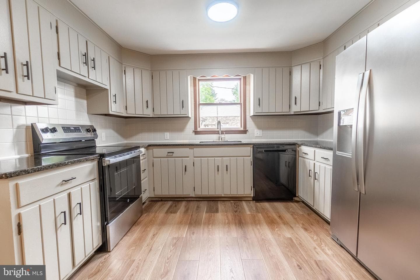 575 Grant Drive photo 6