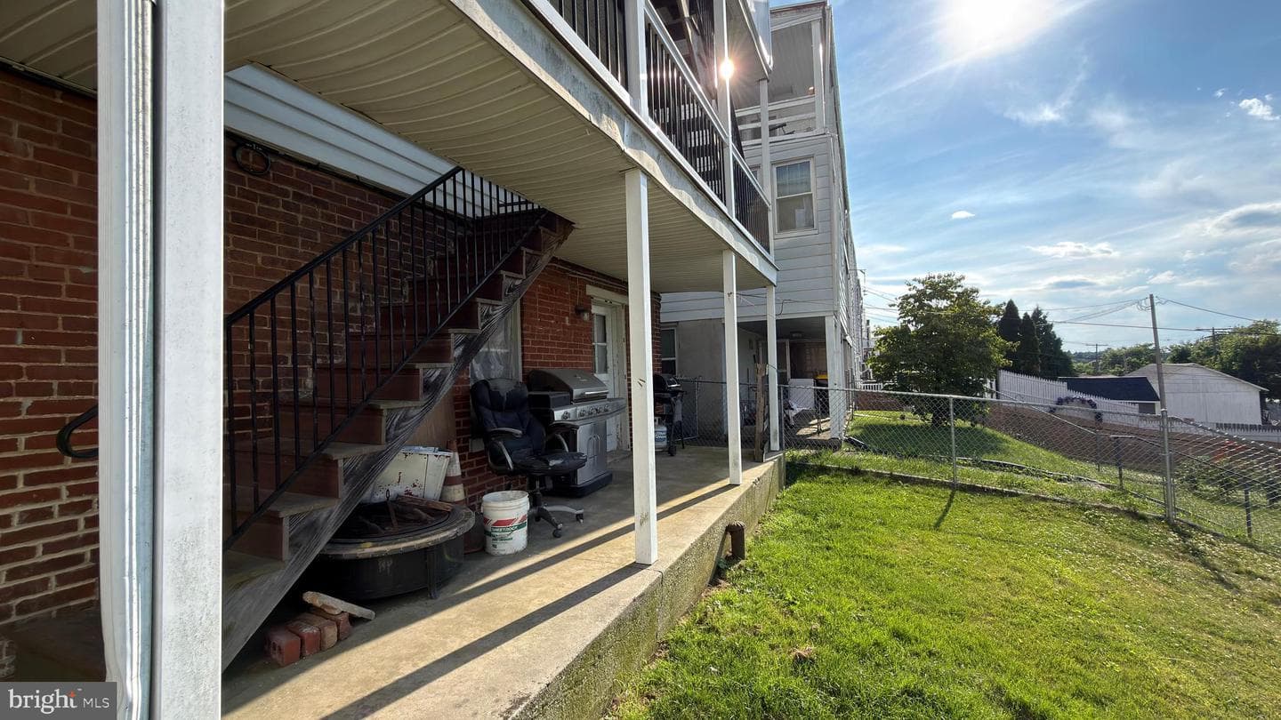 515 W Broadway photo 32