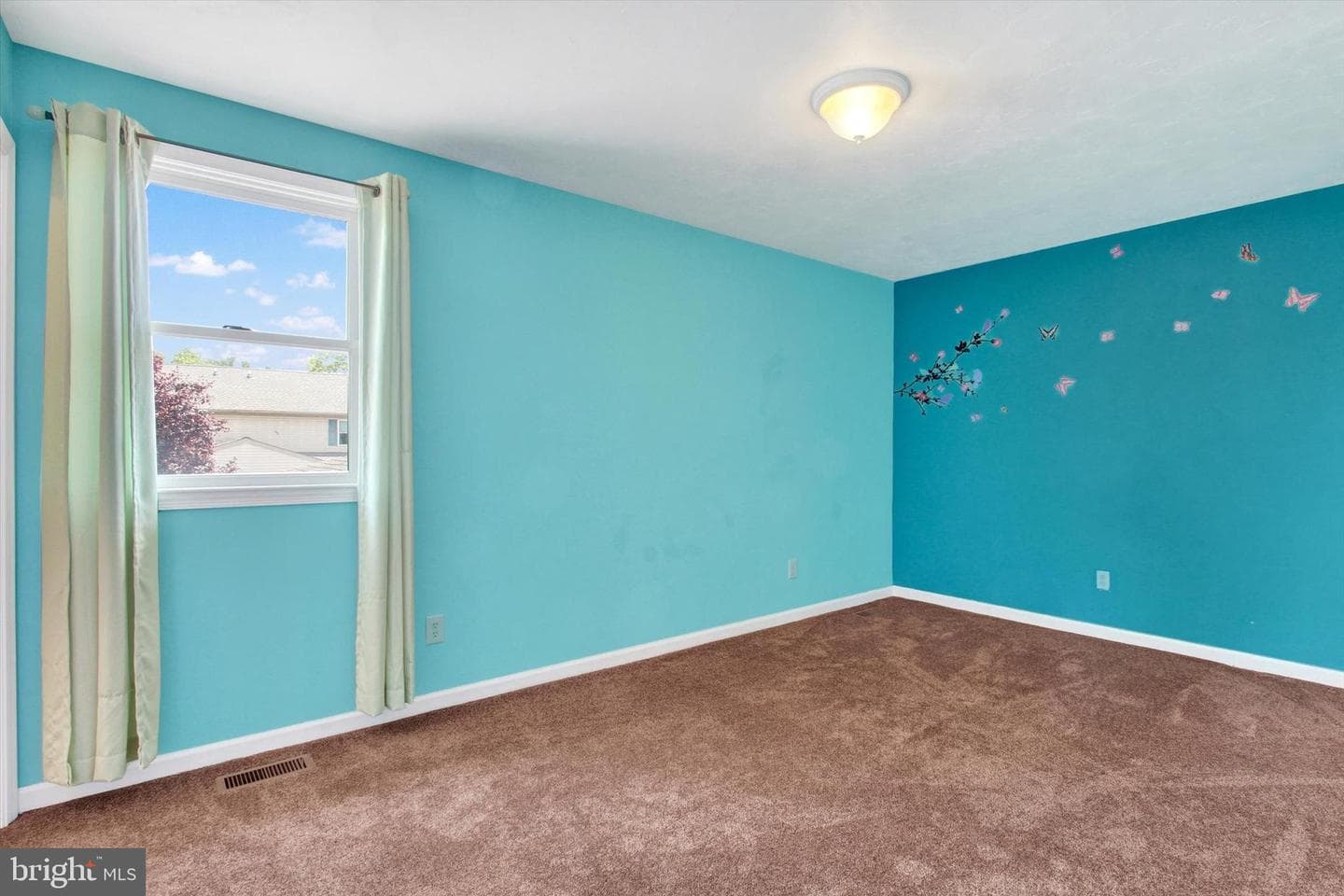 409 Springbrook Court photo 19