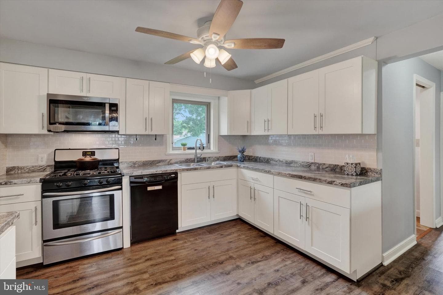 200 Evergreen Lane photo 8
