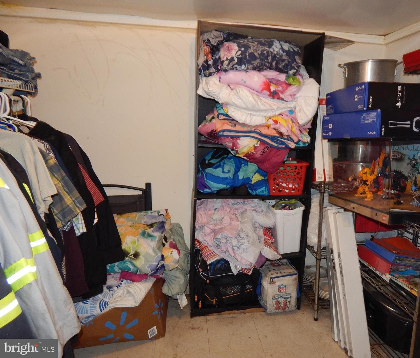 928 E Princess Street photo 22
