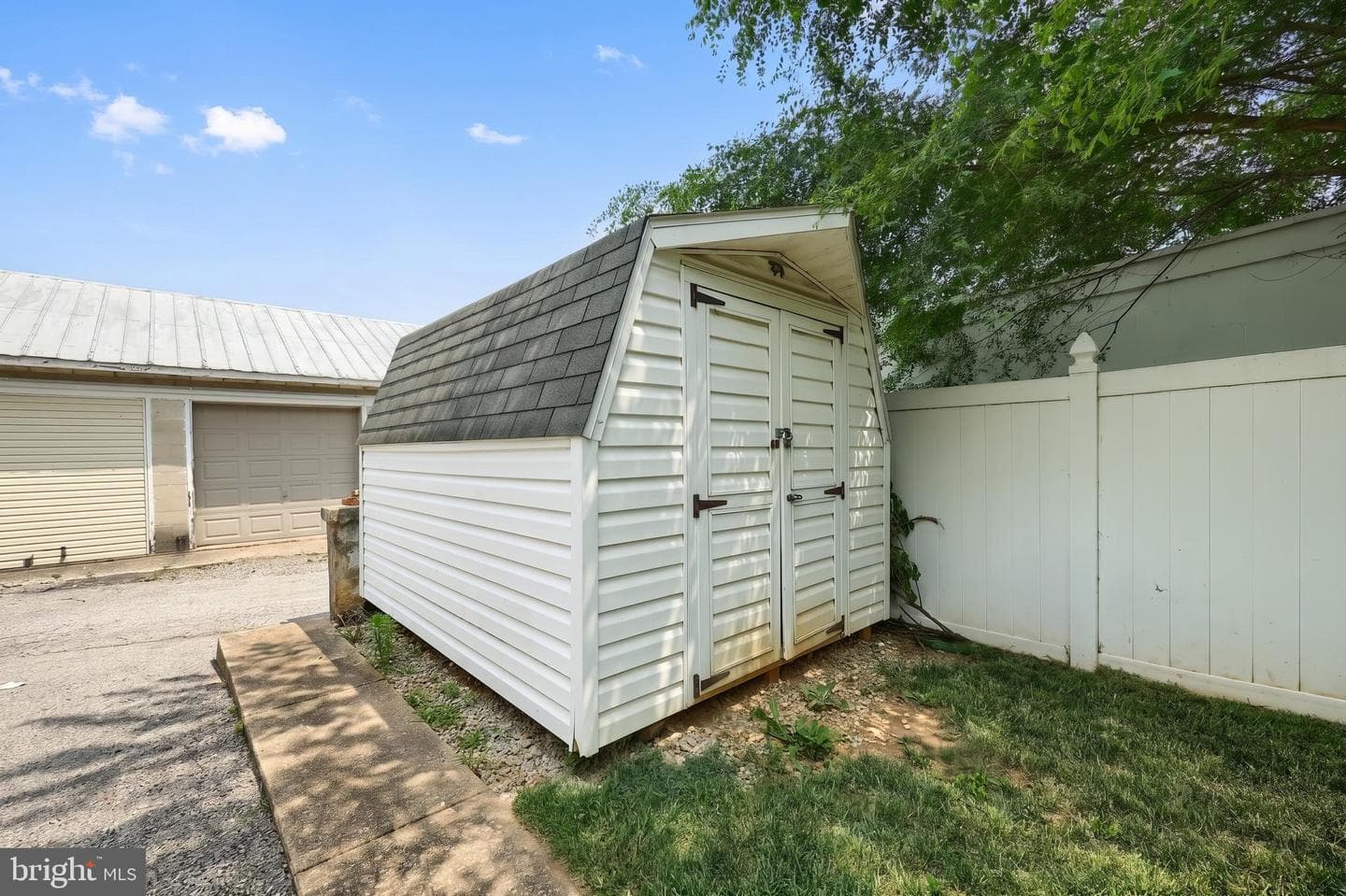 1019 W College Avenue photo 6