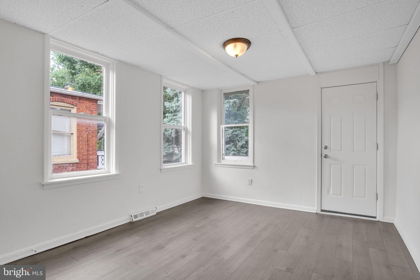 125 S Pershing Avenue photo 24