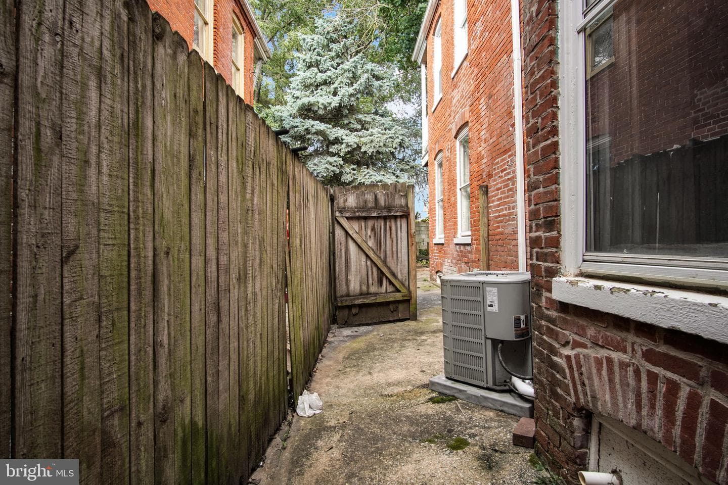 125 S Pershing Avenue photo 30