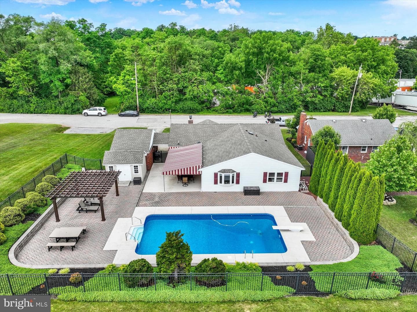 285 S Main St, Mount Wolf