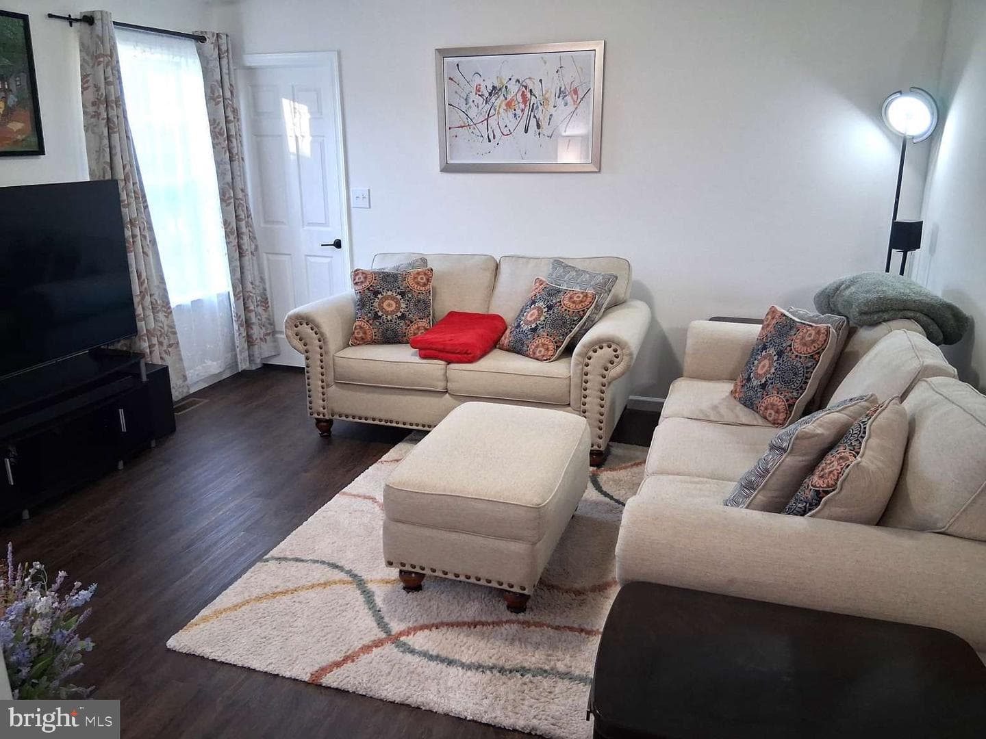 316 Hollyhock Drive photo 9