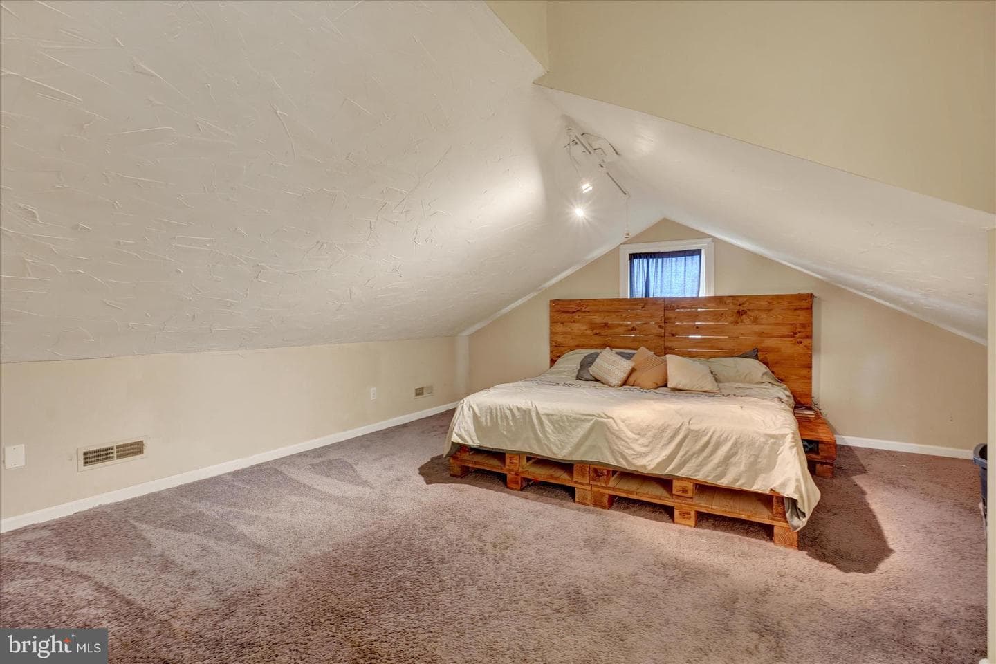 40 W Locust Lane photo 19