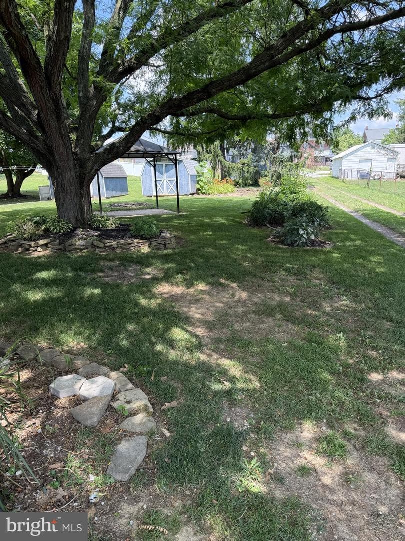 112 Charles Avenue photo 4