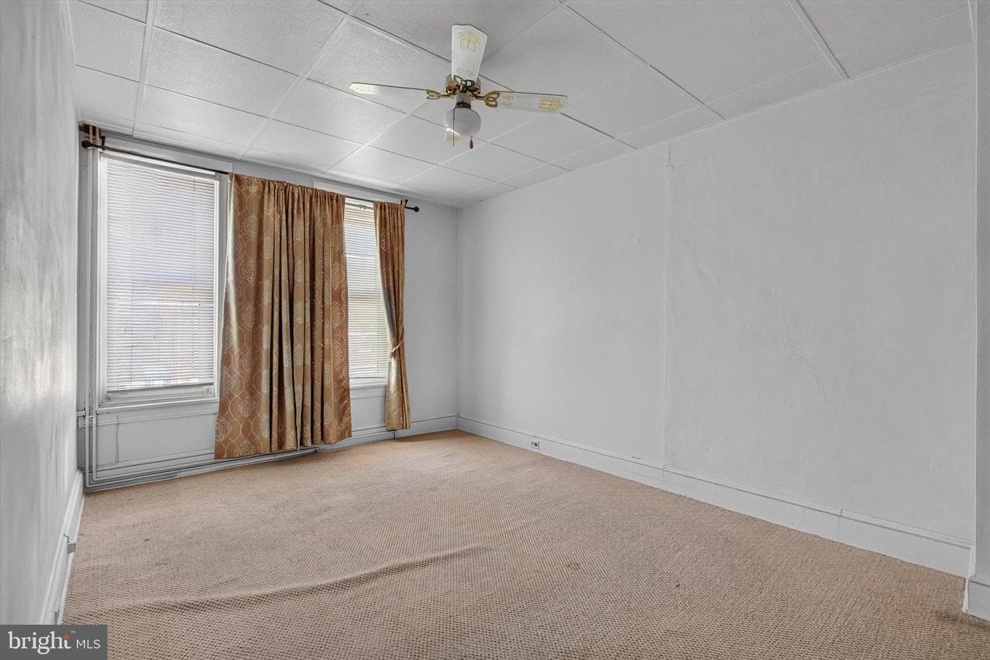 561 S Queen Street photo 14