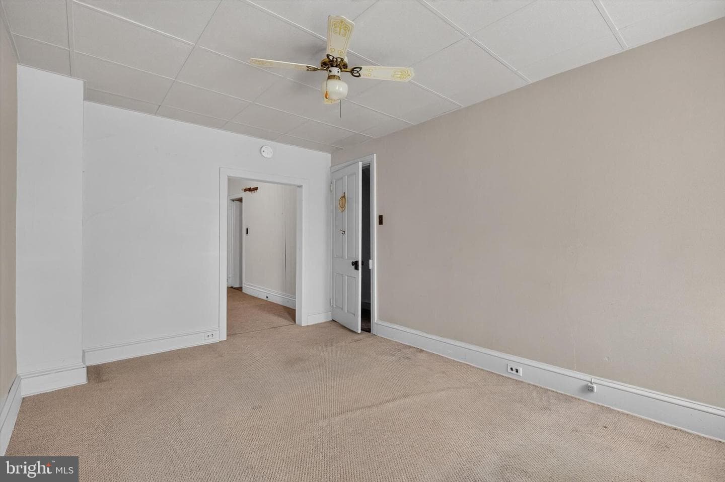 561 S Queen Street photo 15
