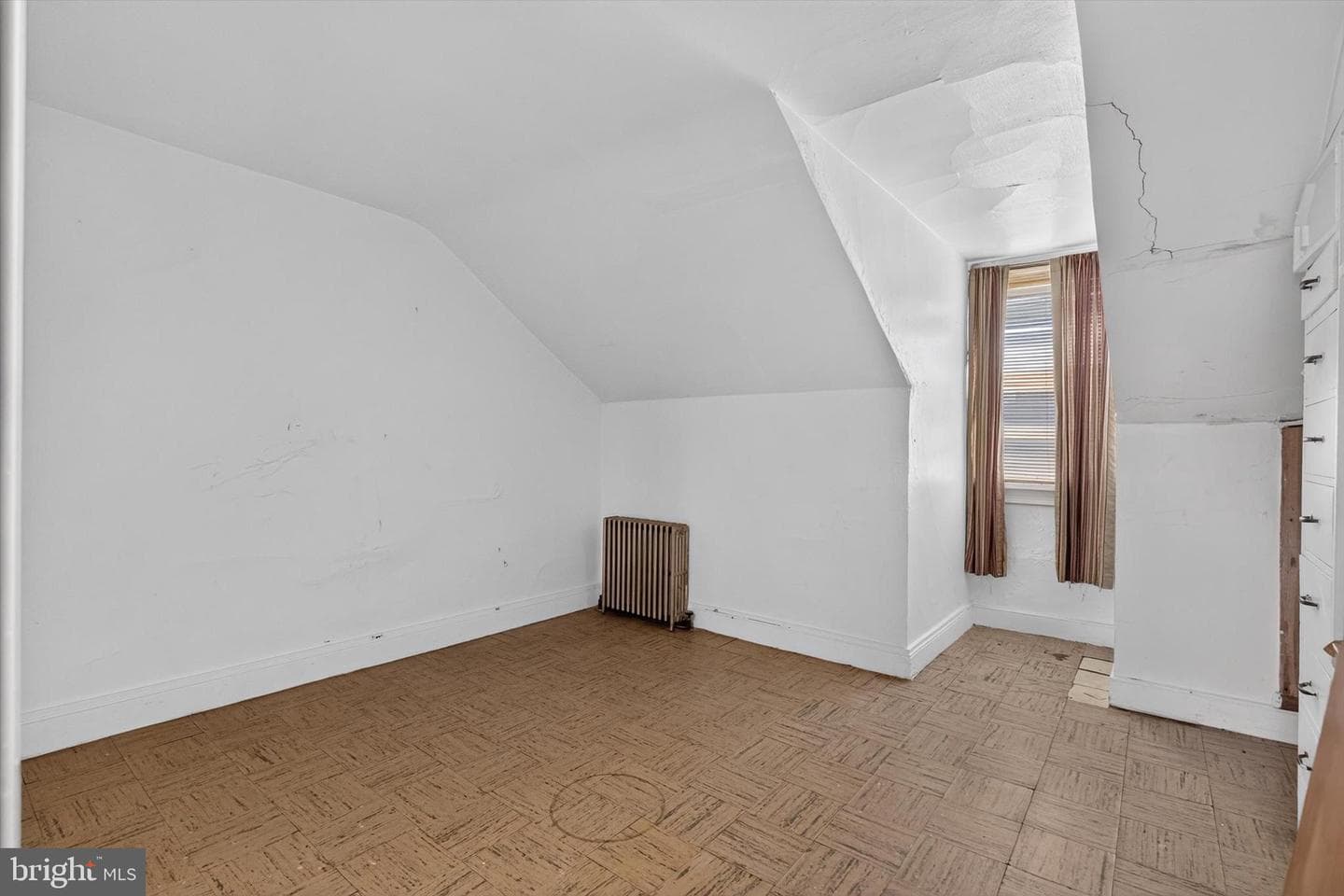561 S Queen Street photo 21