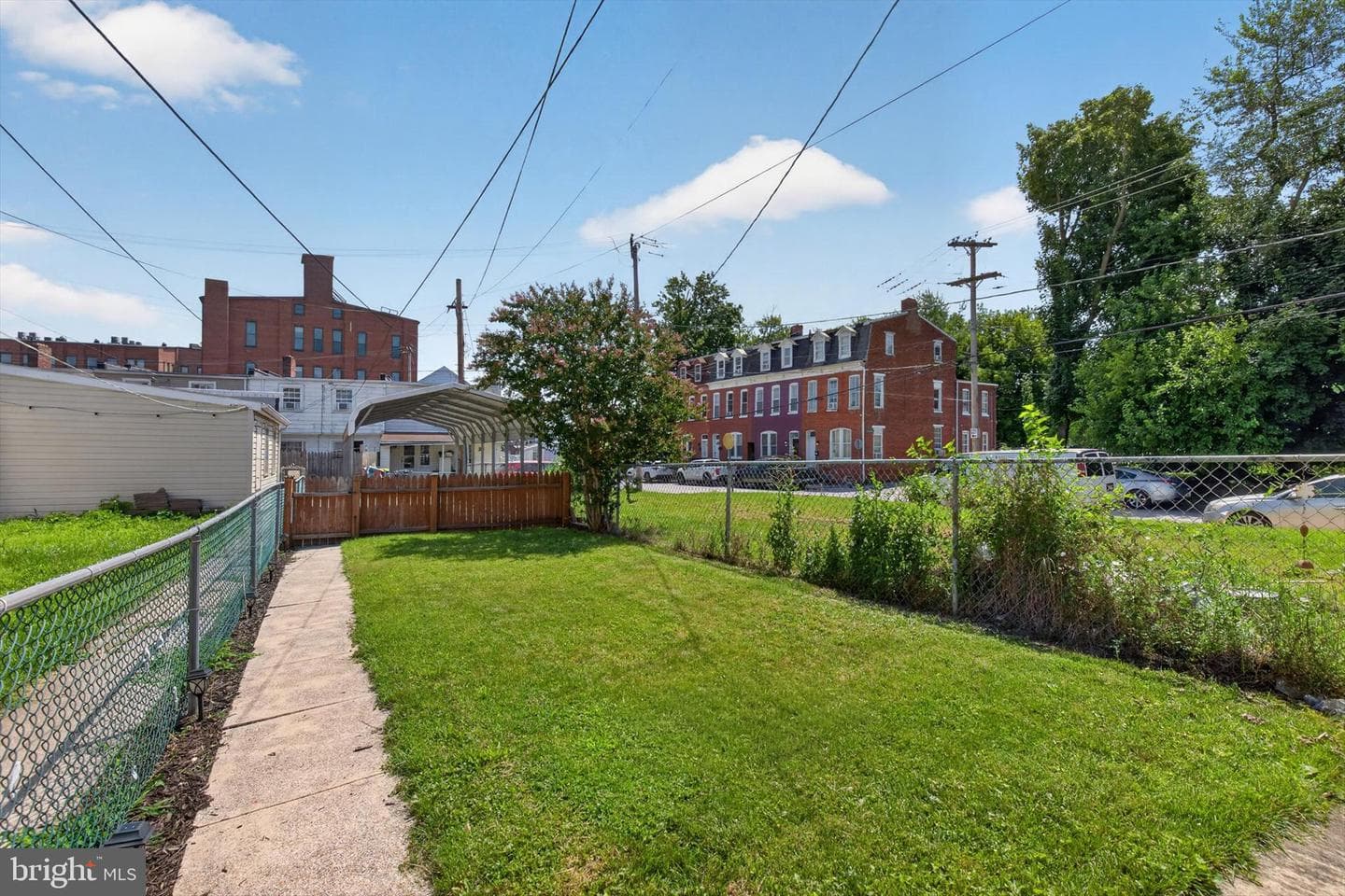 561 S Queen Street photo 25