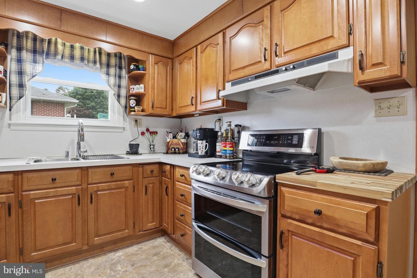 418 E Broadway photo 13