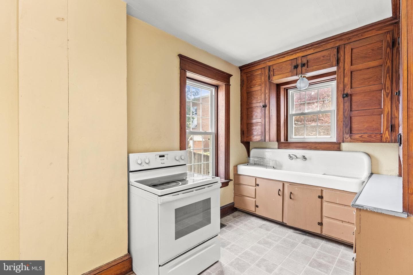 228 Baltimore St photo 17
