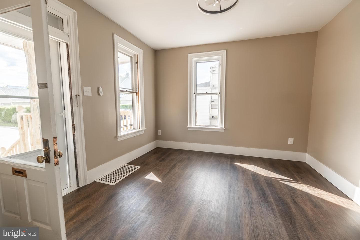 229 2nd Avenue photo 3
