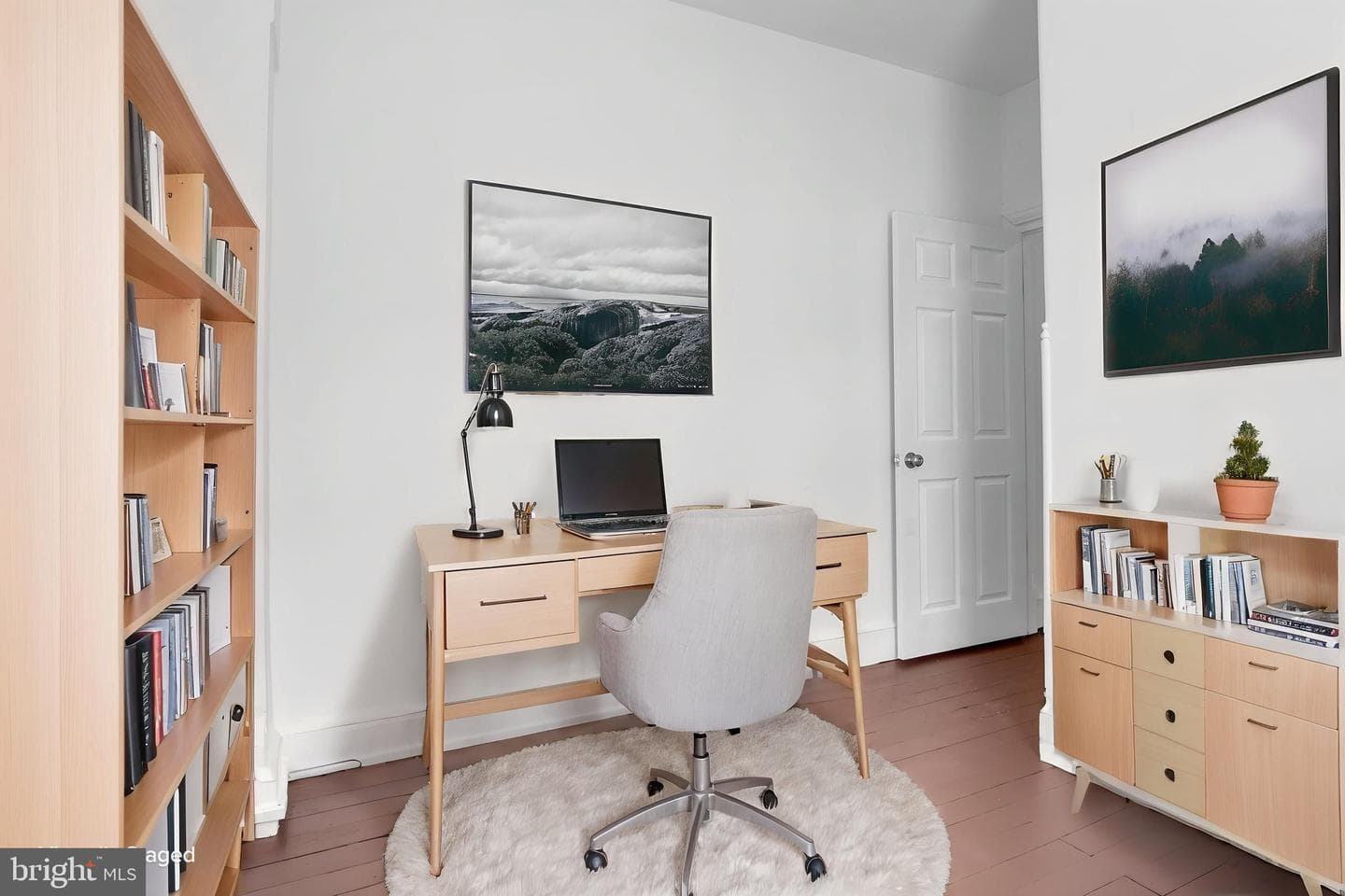 1122 N George Street photo 20