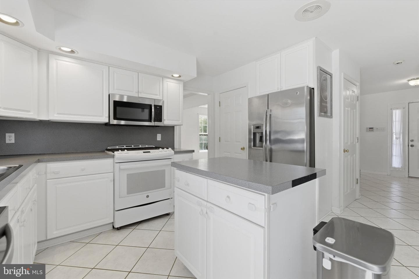 16 Liberty Avenue photo 11