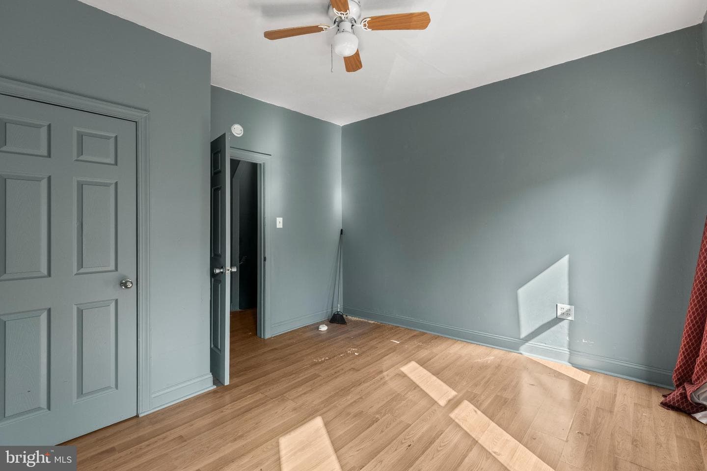 518 S Queen St photo 15
