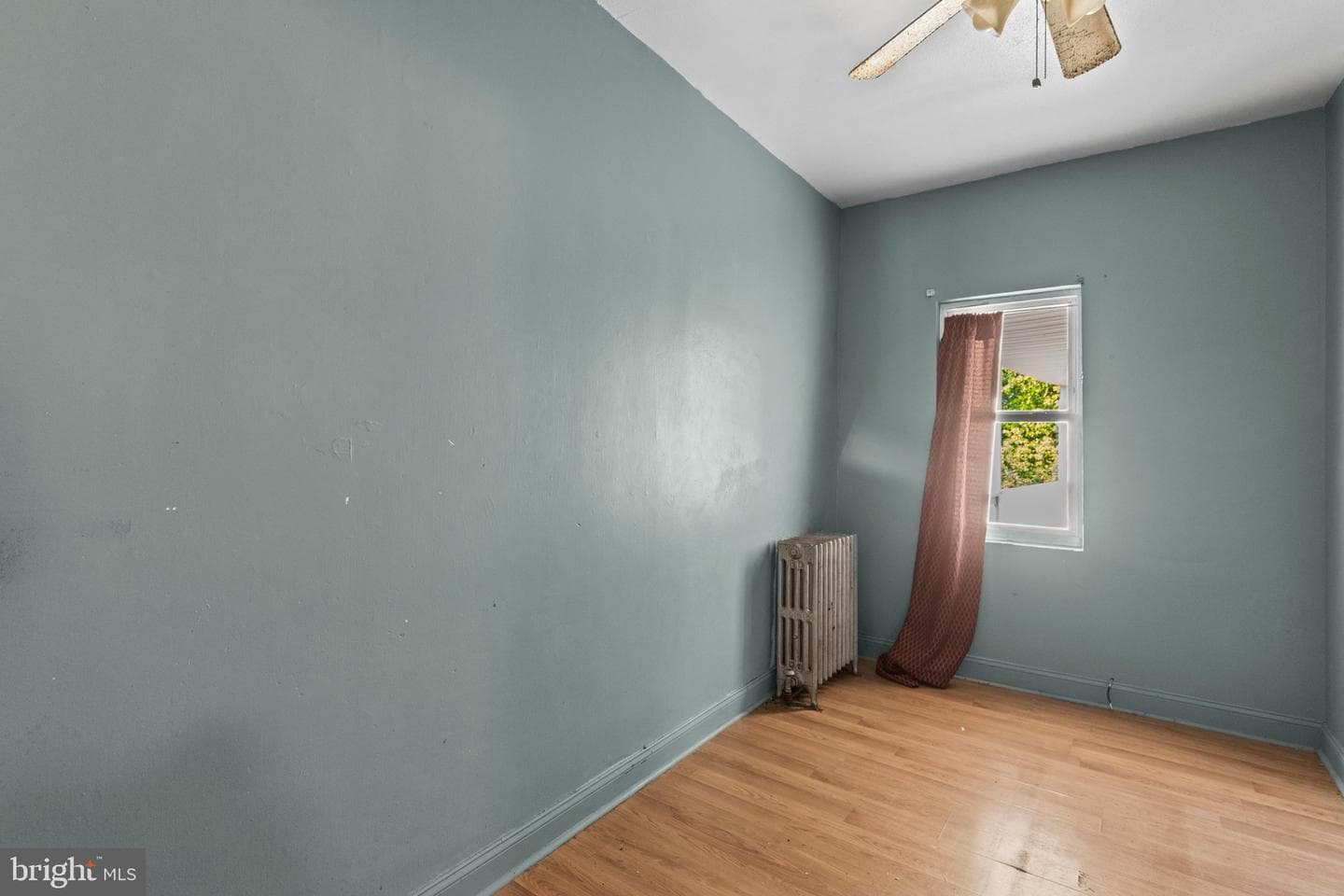 518 S Queen St photo 16