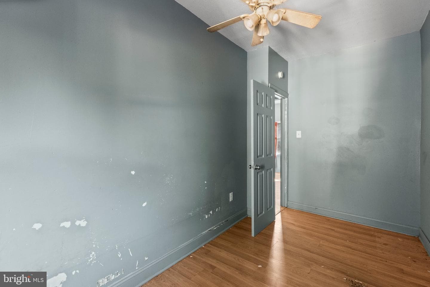518 S Queen St photo 17
