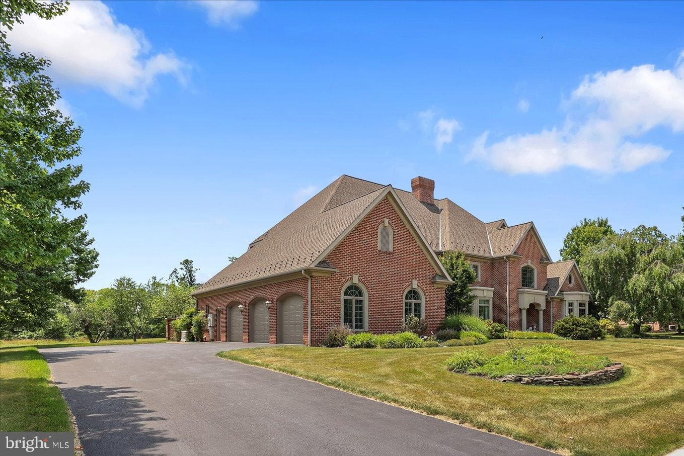 121 Madara Drive photo 3
