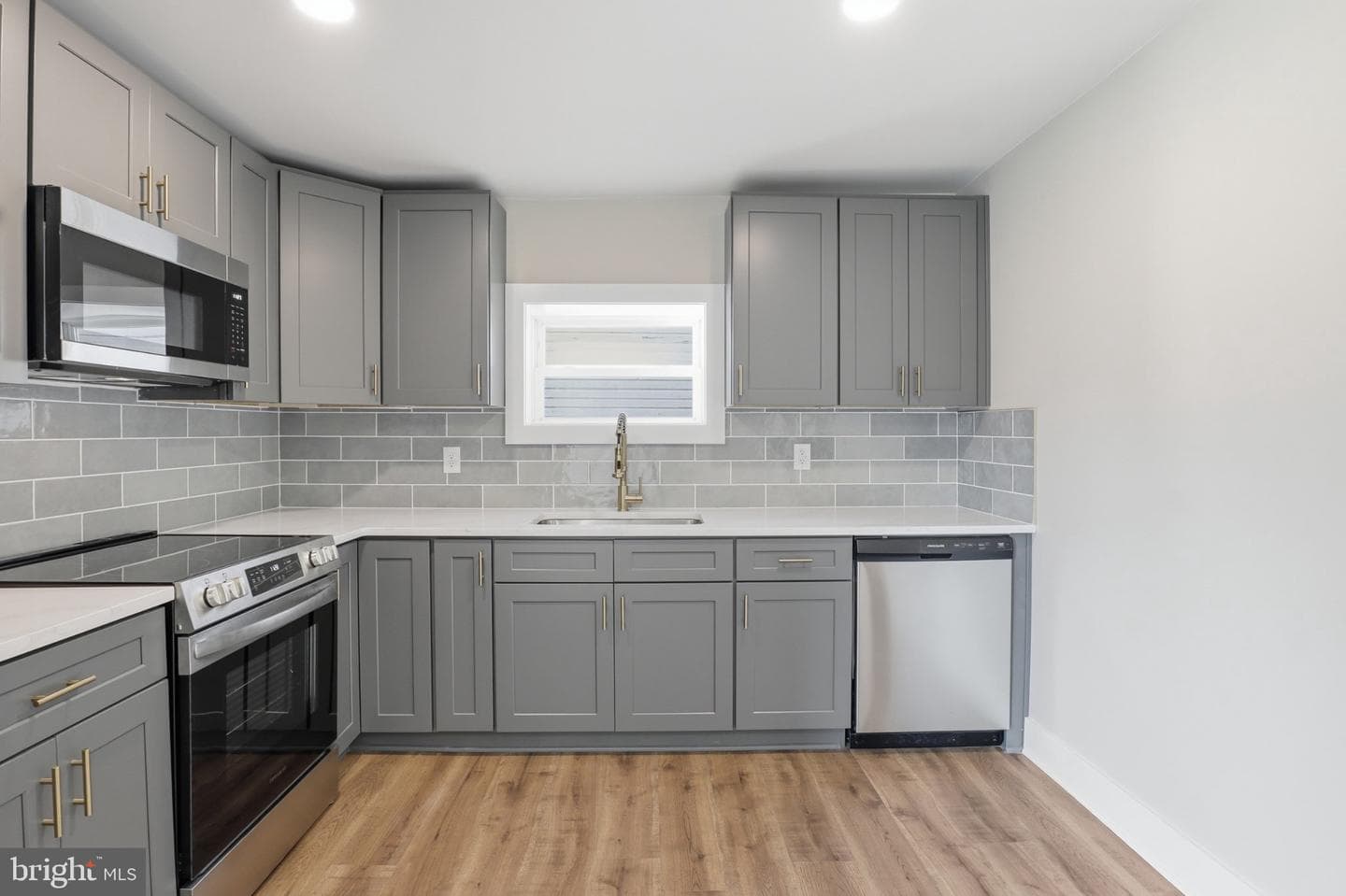 5247 Lincoln Highway W photo 8