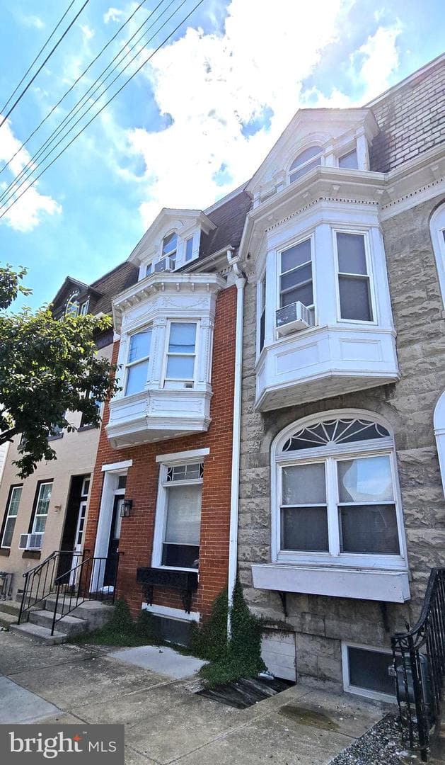 818 E Market Street photo 3