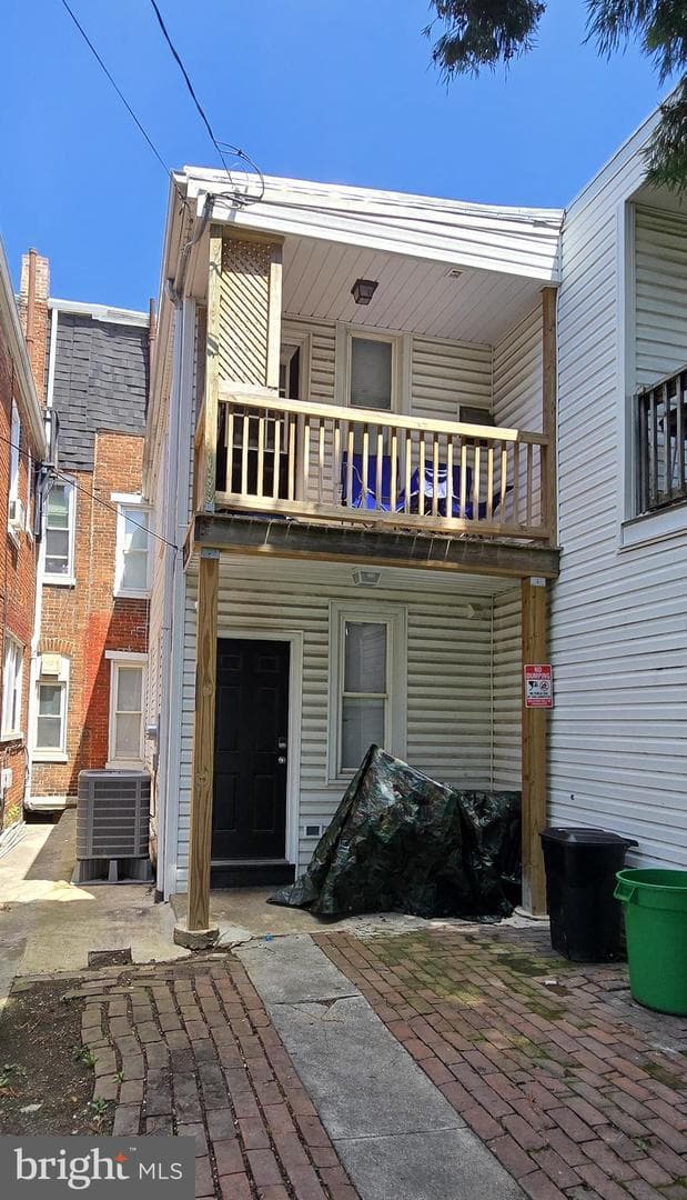 818 E Market Street photo 4