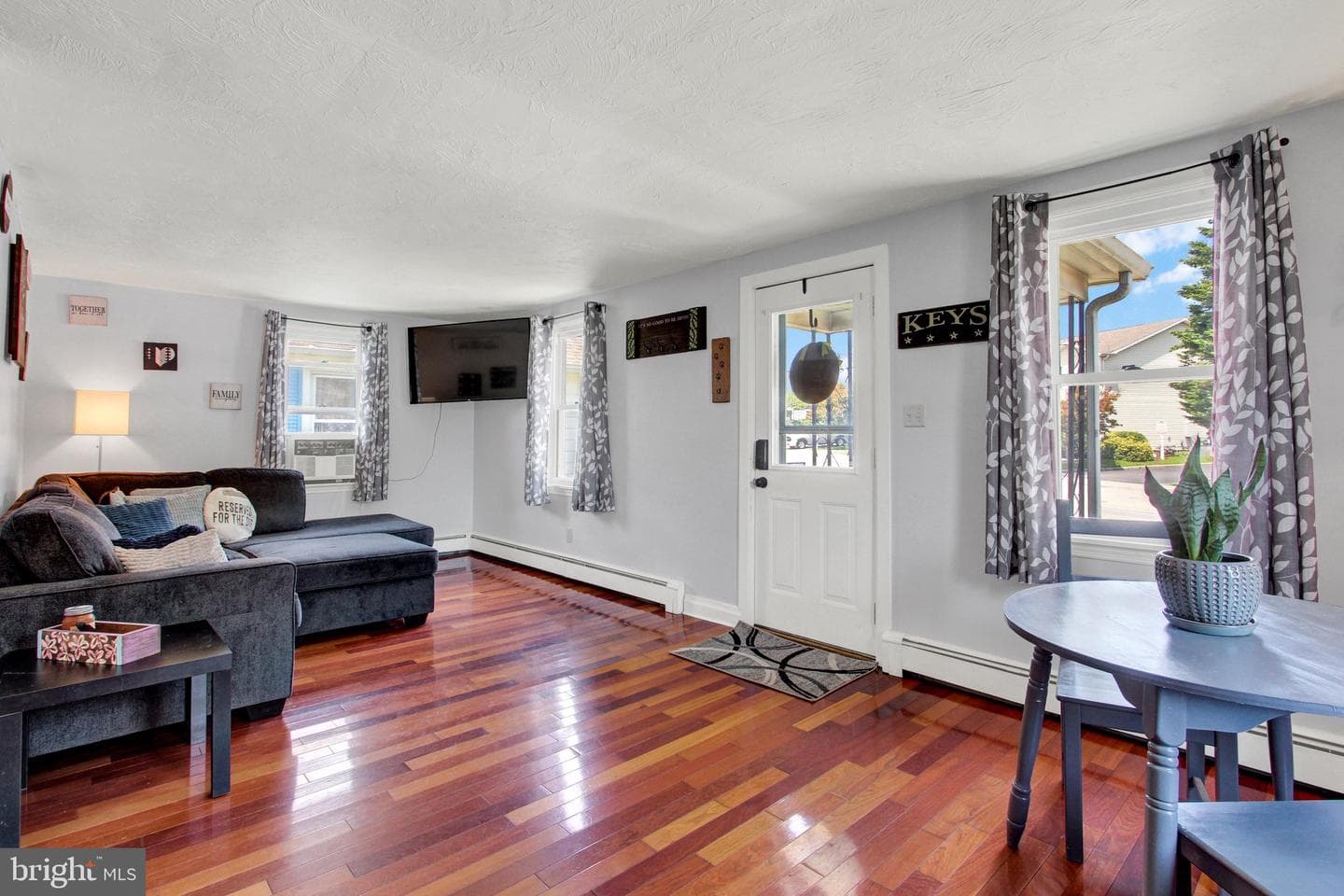 112 Fame Avenue photo 4