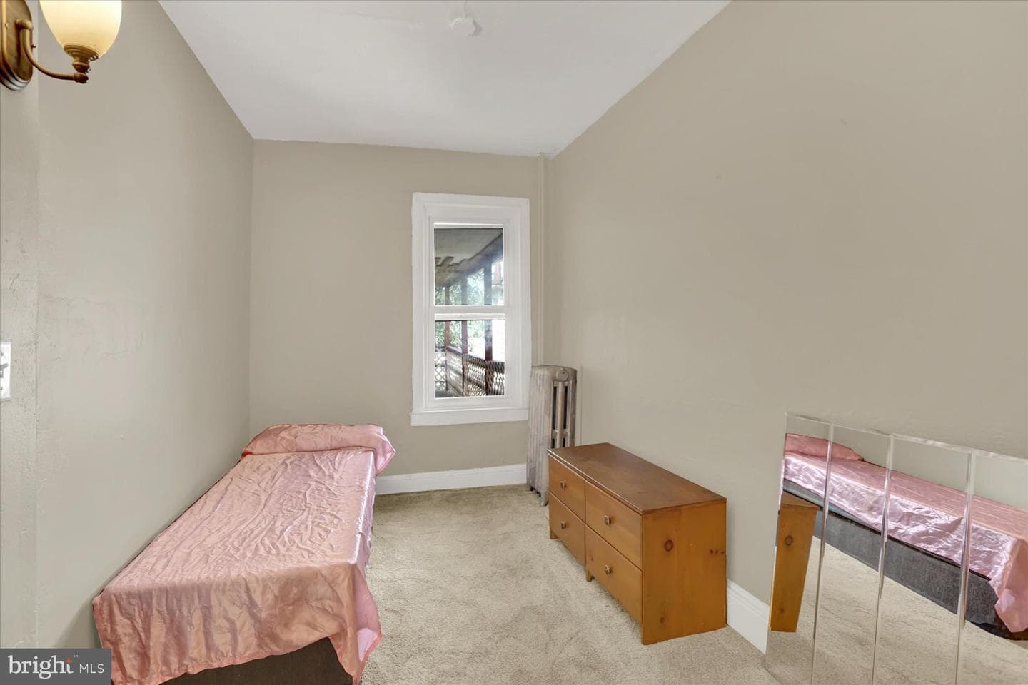 136 S Queen Street photo 11