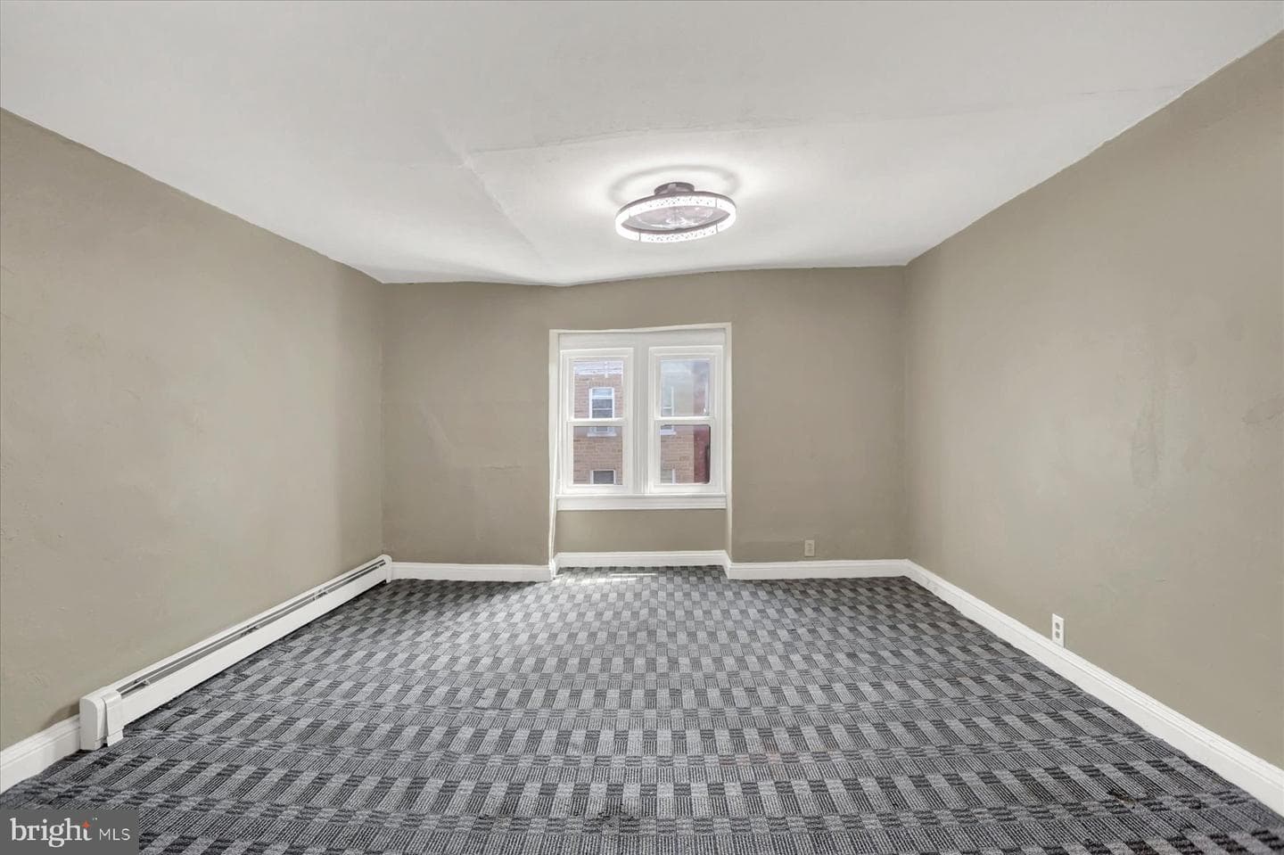 136 S Queen Street photo 17