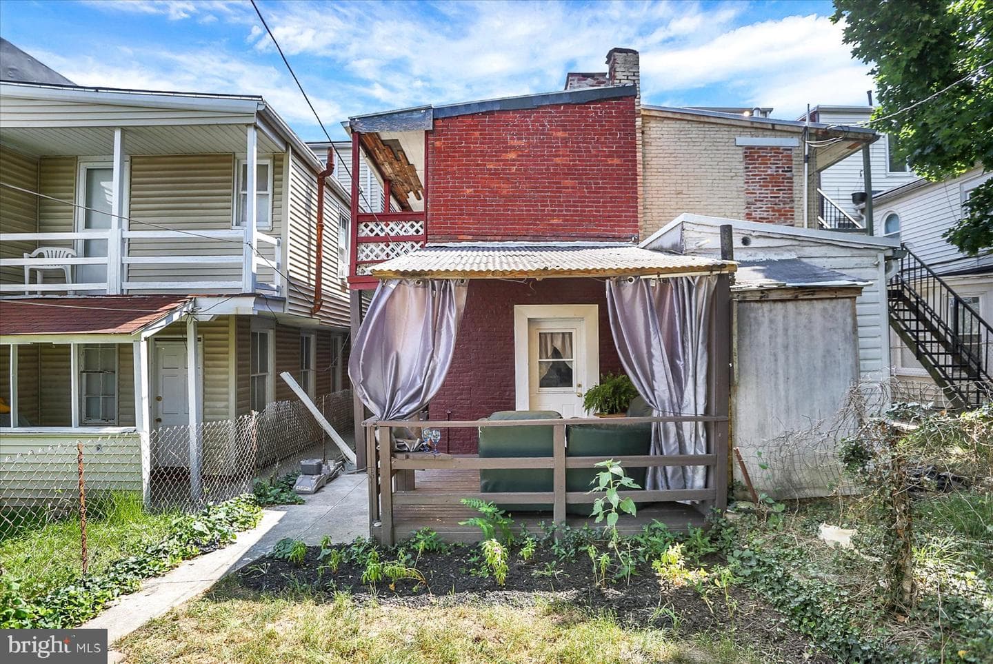 136 S Queen Street photo 27