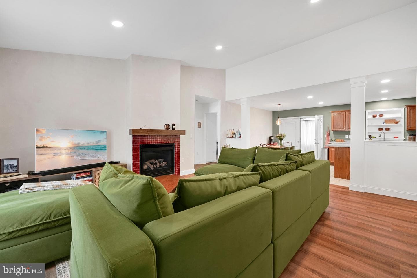 45 Thomas Drive photo 12