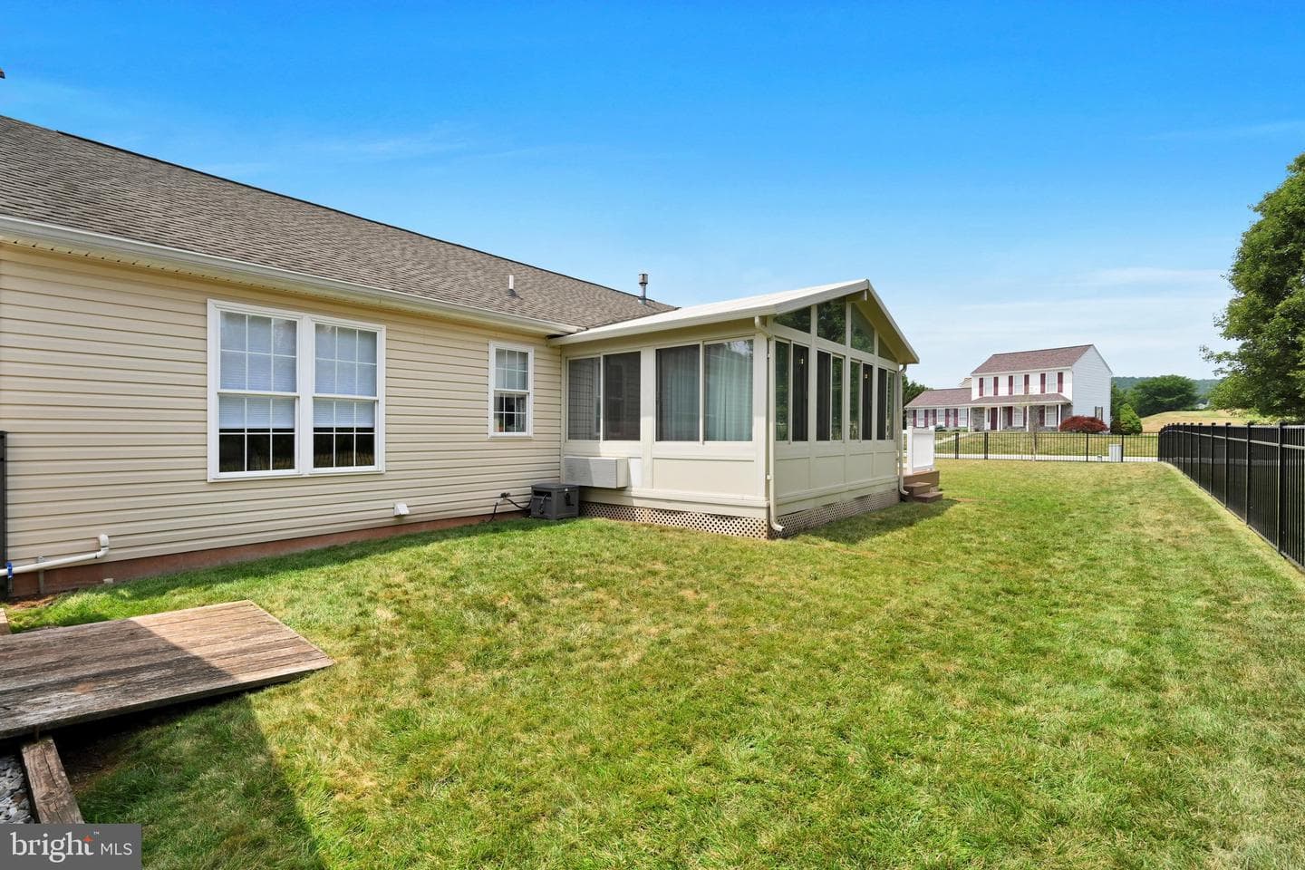 45 Thomas Drive photo 32