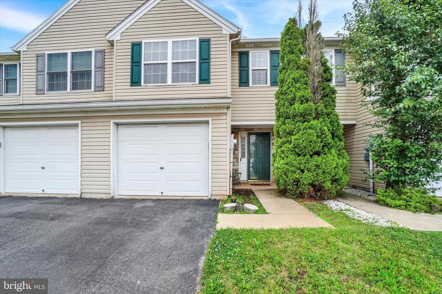 320 Fisher Drive, East York