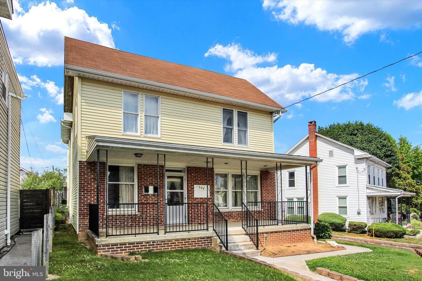 544 York Street photo 3