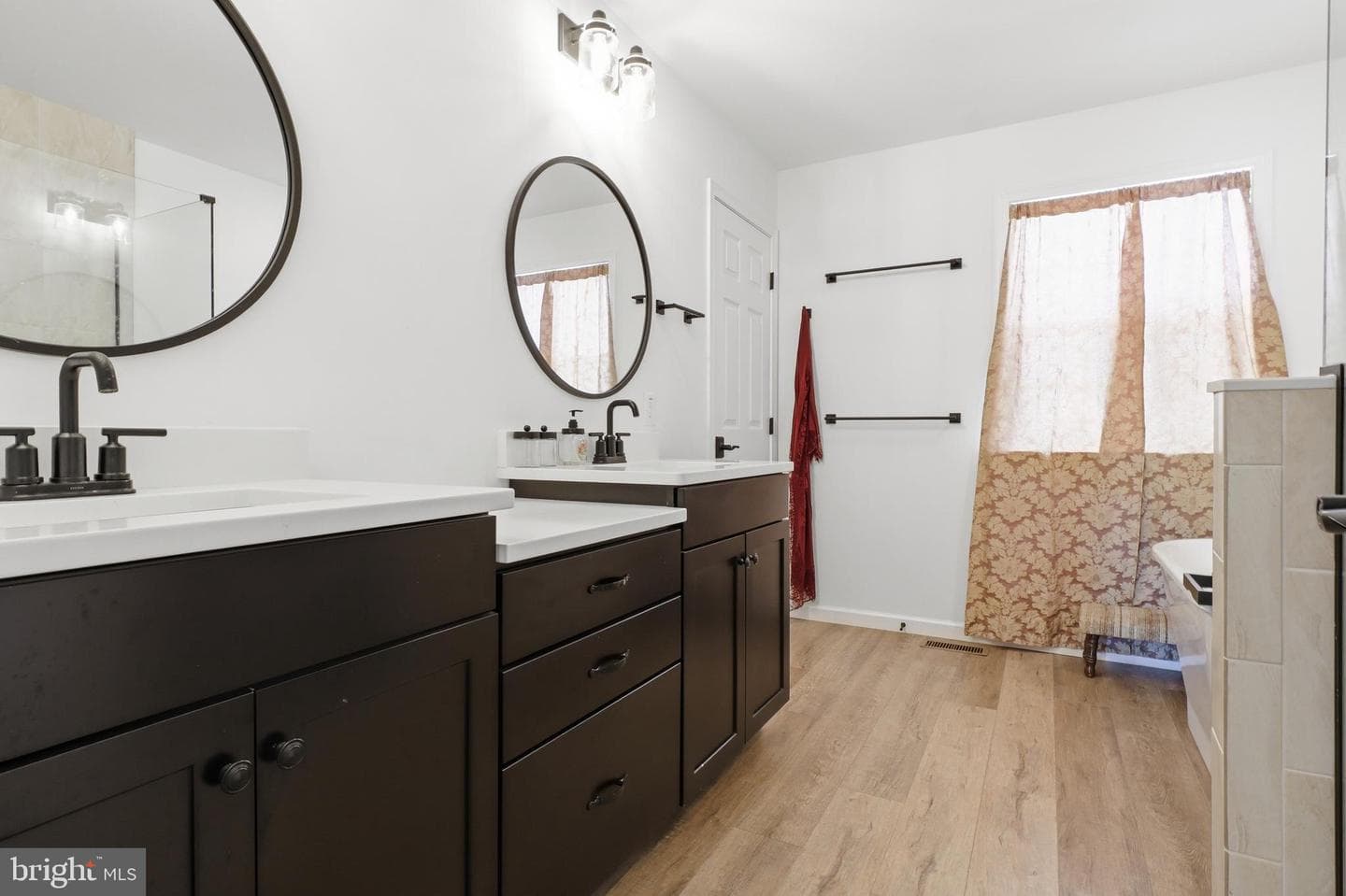216 Hollyhock Drive photo 32