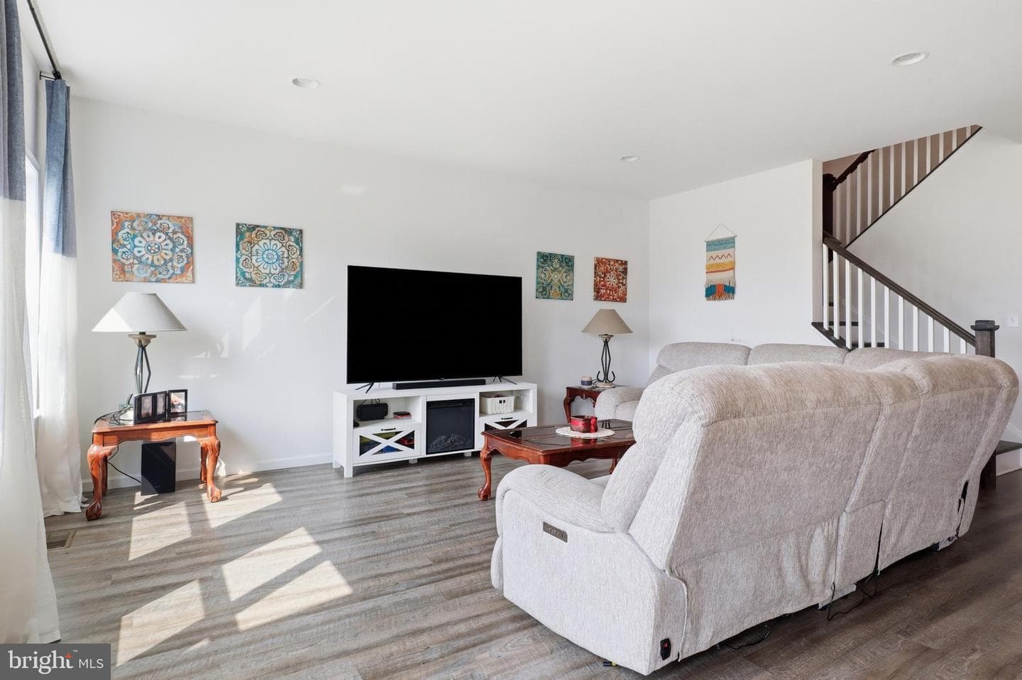 216 Hollyhock Drive photo 9
