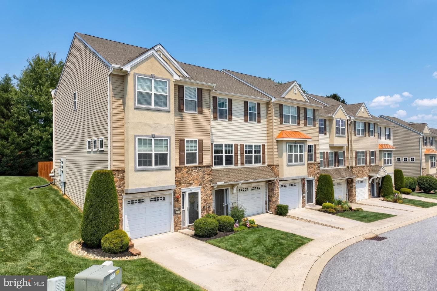 2432 Schultz Way, York