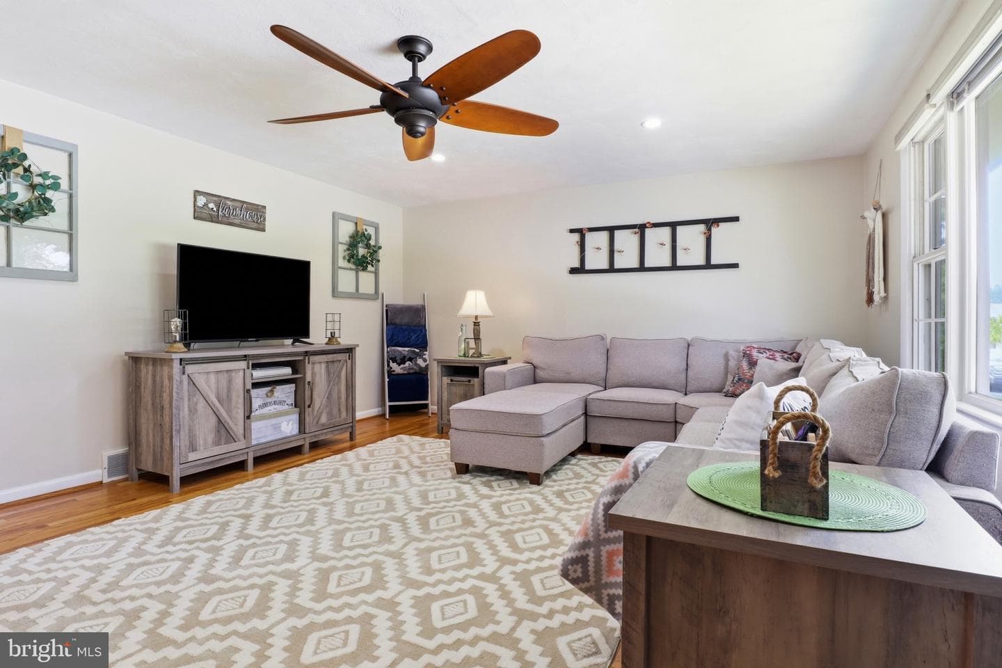 137 Ridgefield Drive photo 6