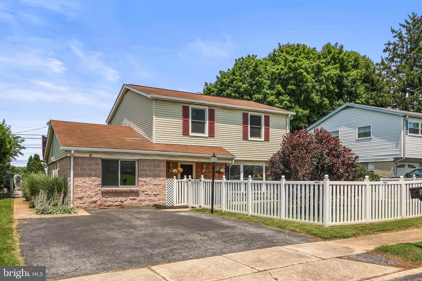 975 Marbrook Lane, York