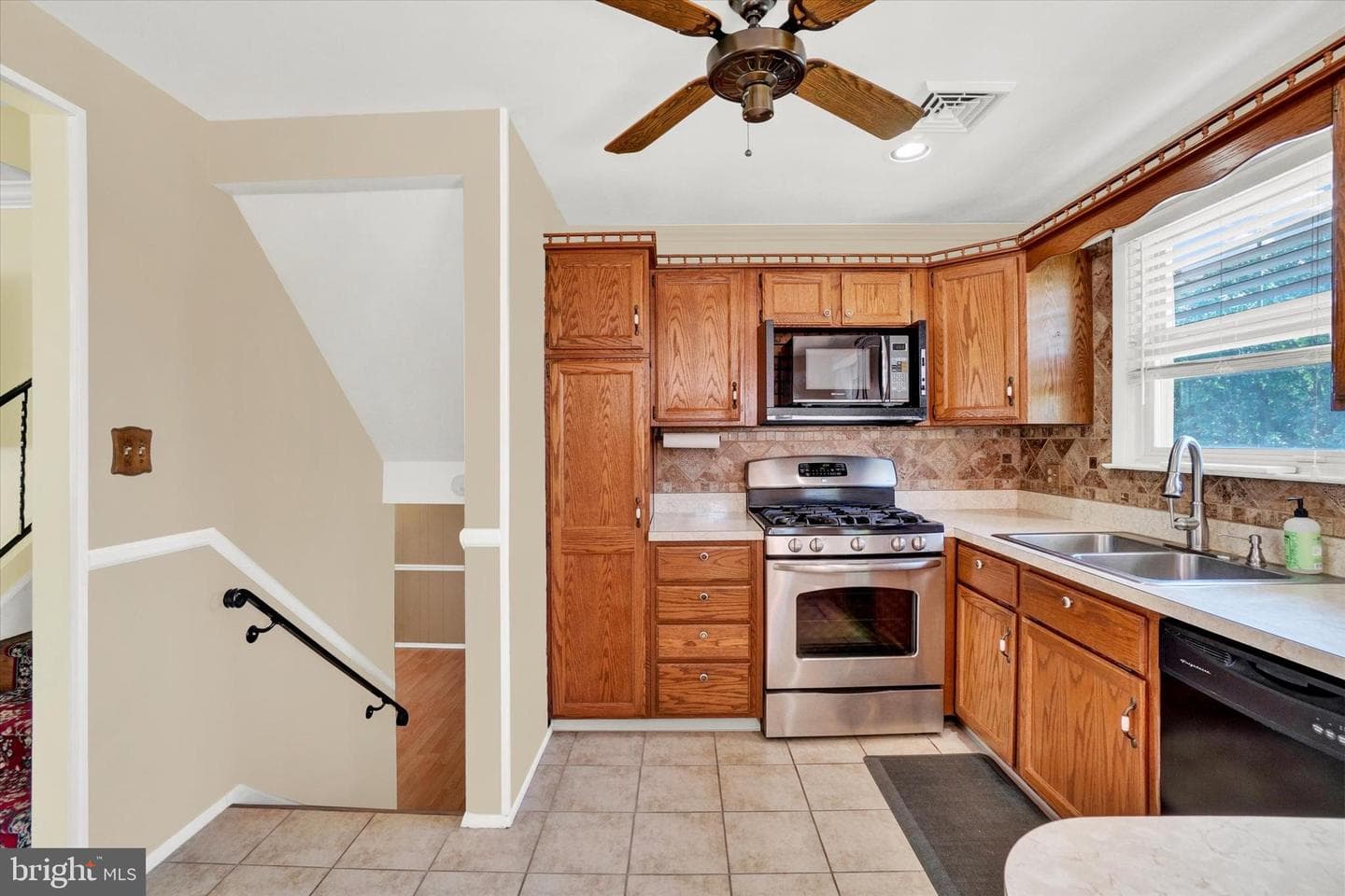 2918 Herrlyn Court photo 8