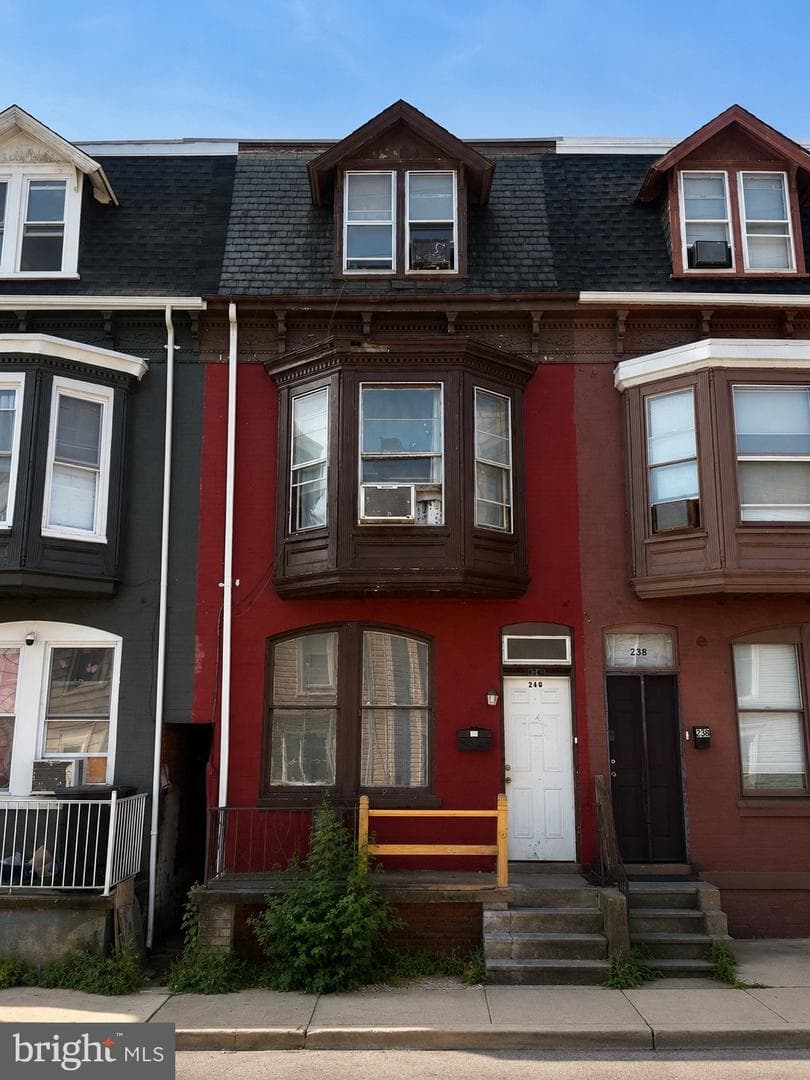 240 E Poplar Street, York