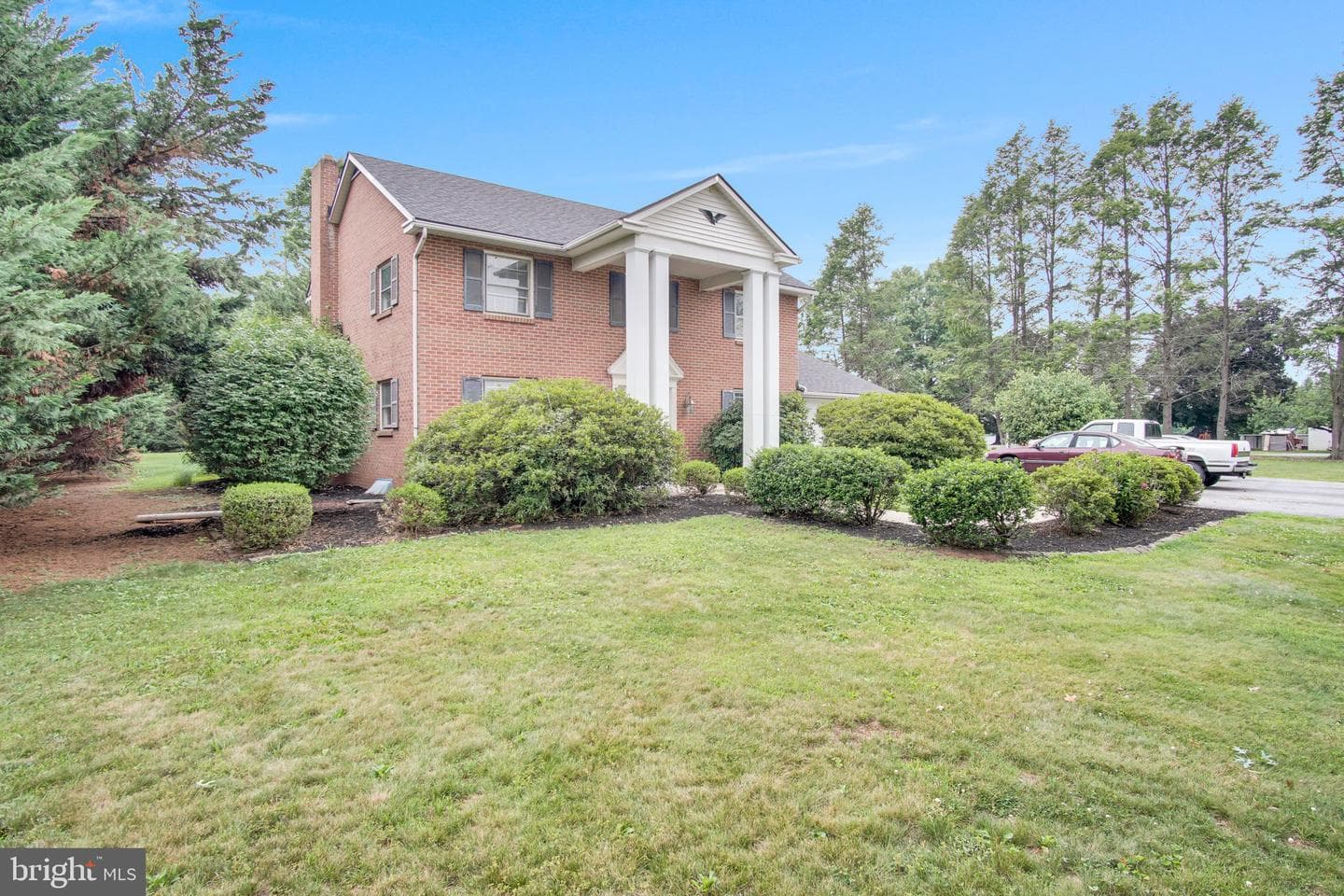 811 Greenbriar Road photo 5