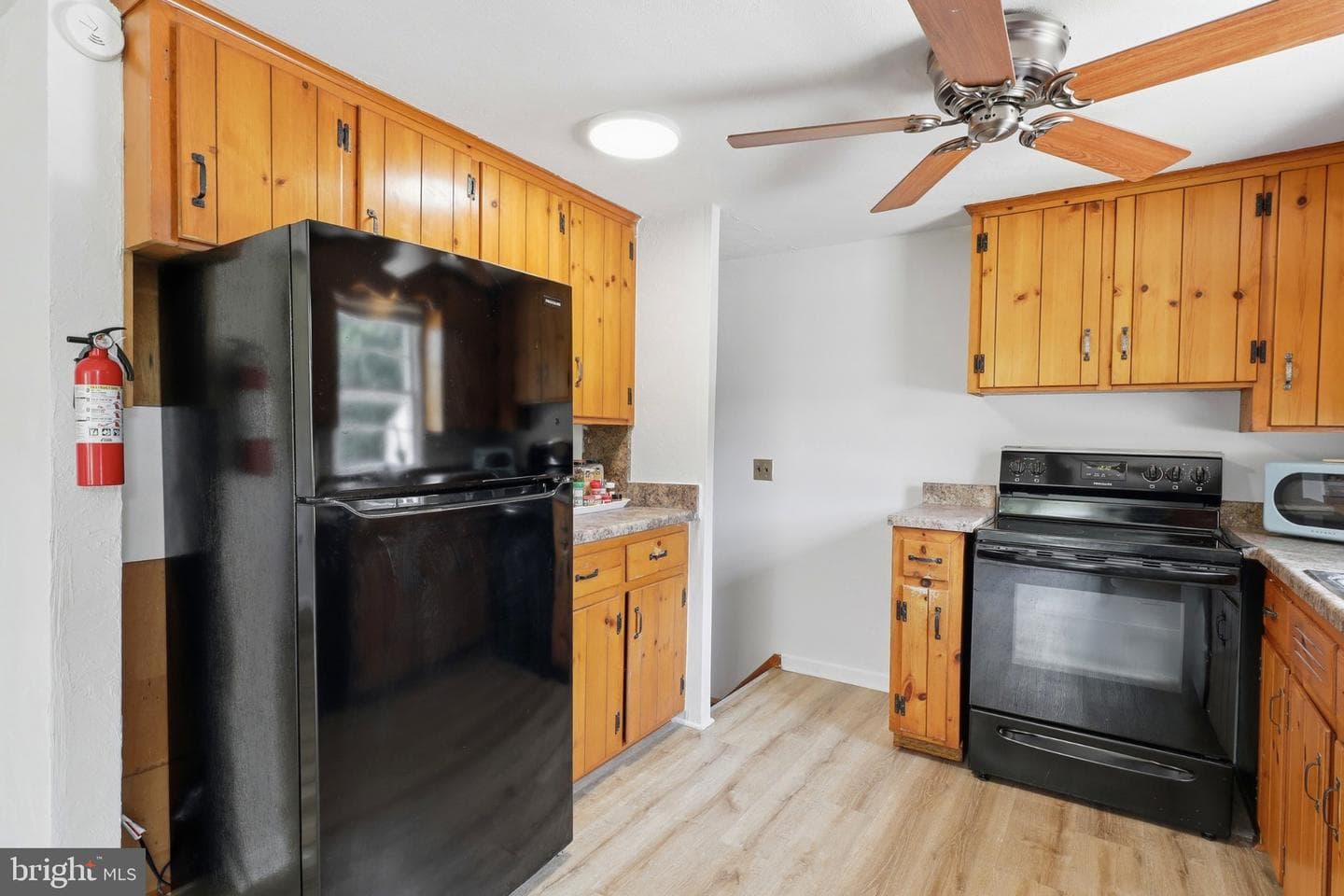 2260 S George Street photo 13