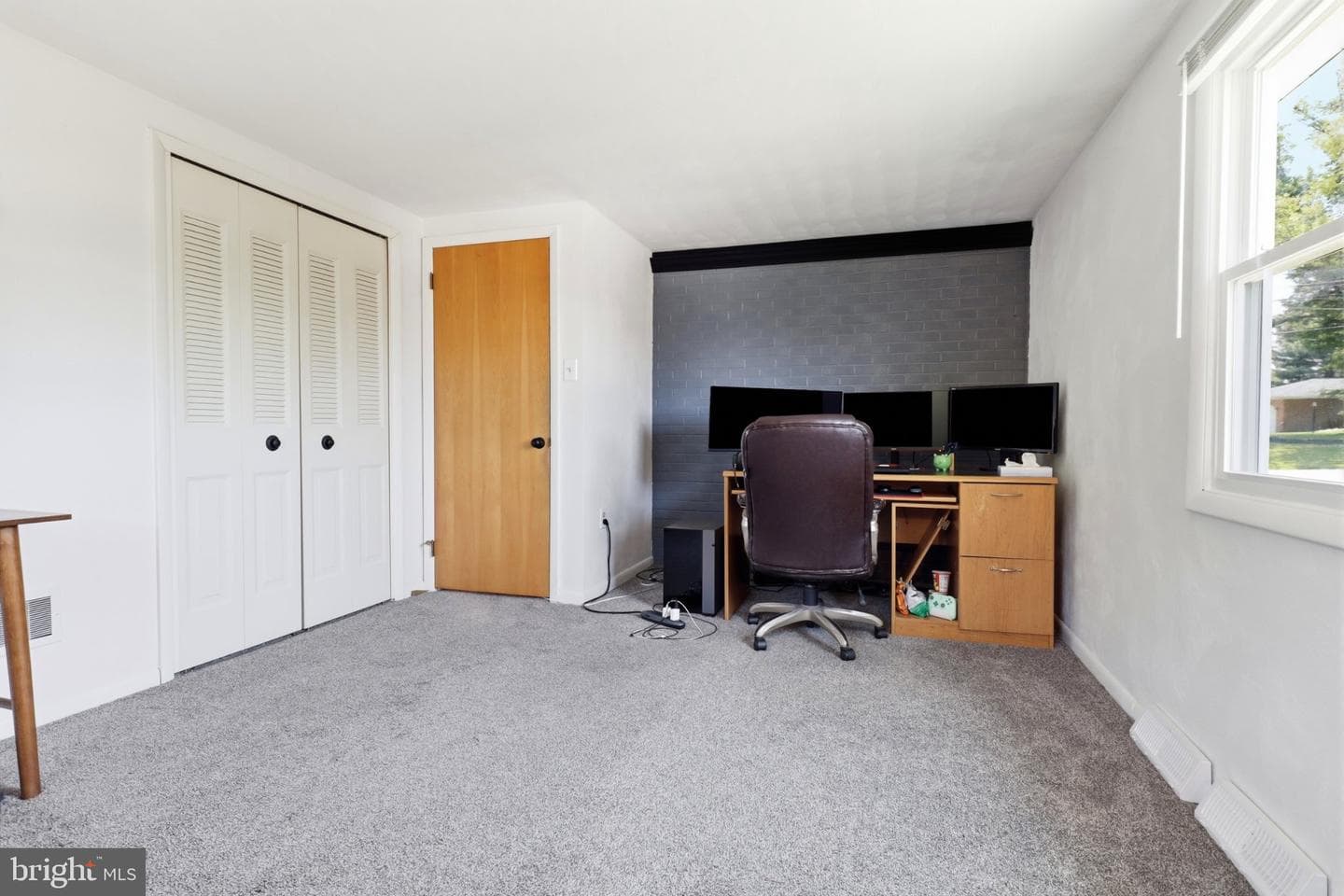 2260 S George Street photo 25