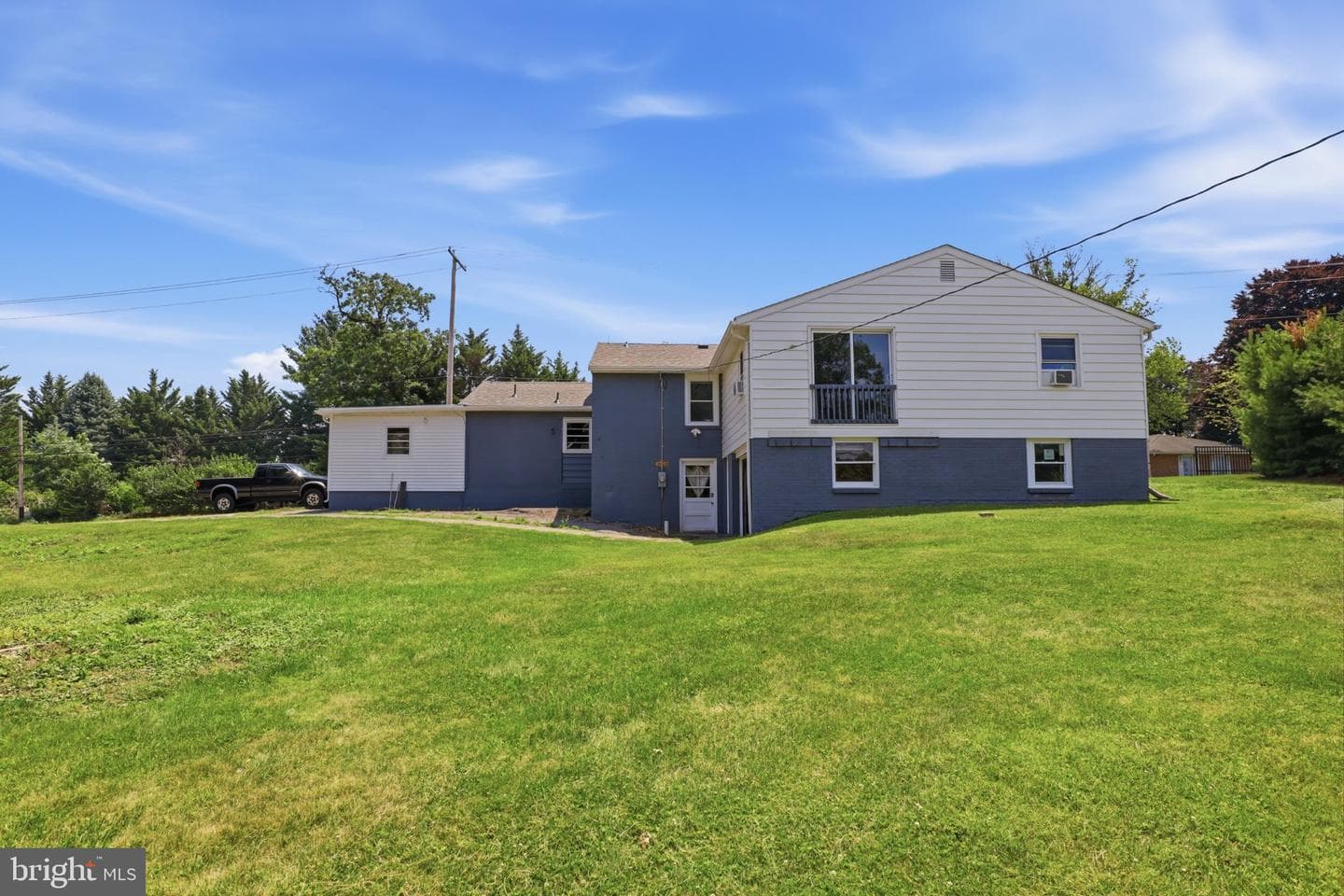 2260 S George Street photo 38